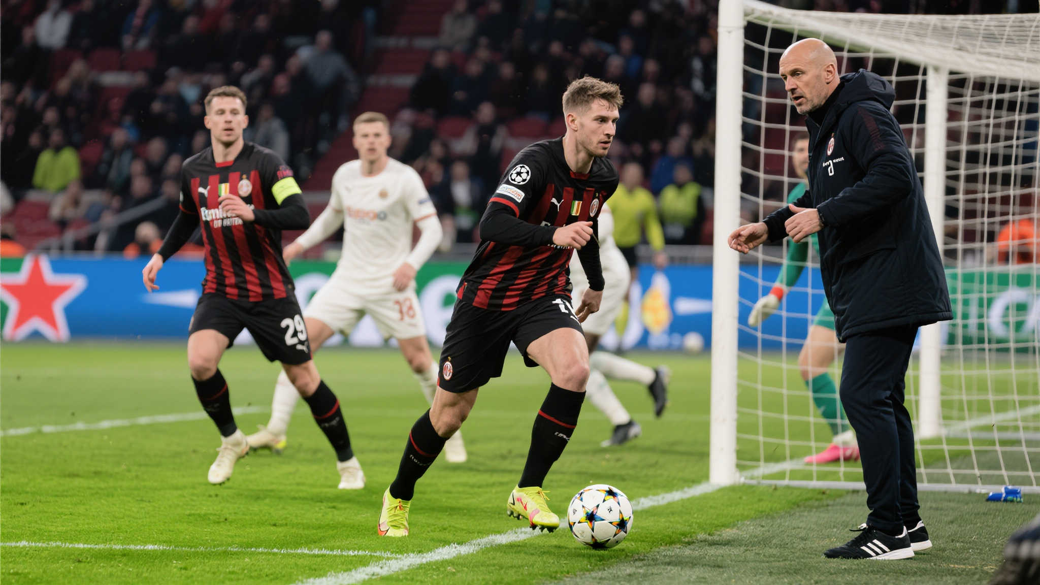 海港足协杯卫冕梦碎,穆斯卡特遗憾无奈 尤其是在重要节点,例如后防线被轻松击穿导致连续丢分